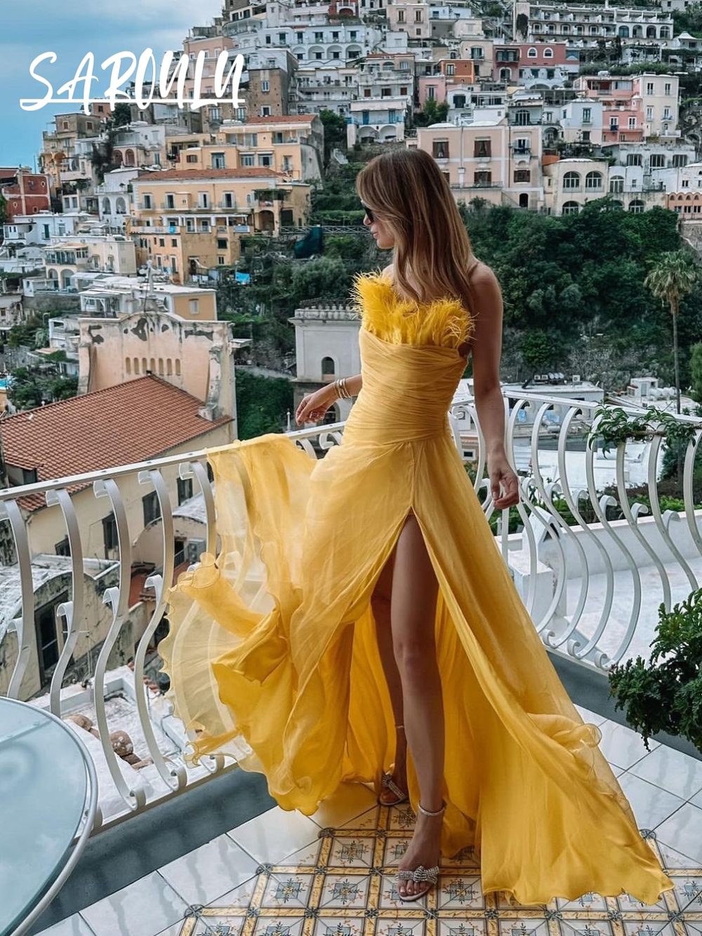 Vibrant Yellow Feather Straple - Women'S Formal Resort Wear recension och pris